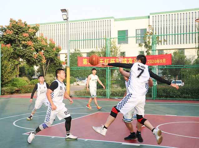 5861608704557270.jpg 篮球比赛1.jpg